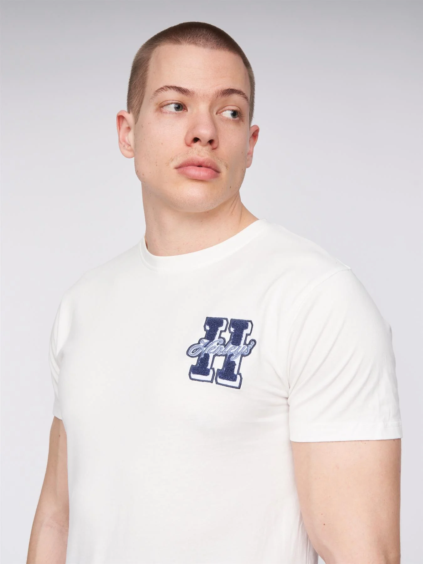Aitchen T-Shirt Off White - Image 5